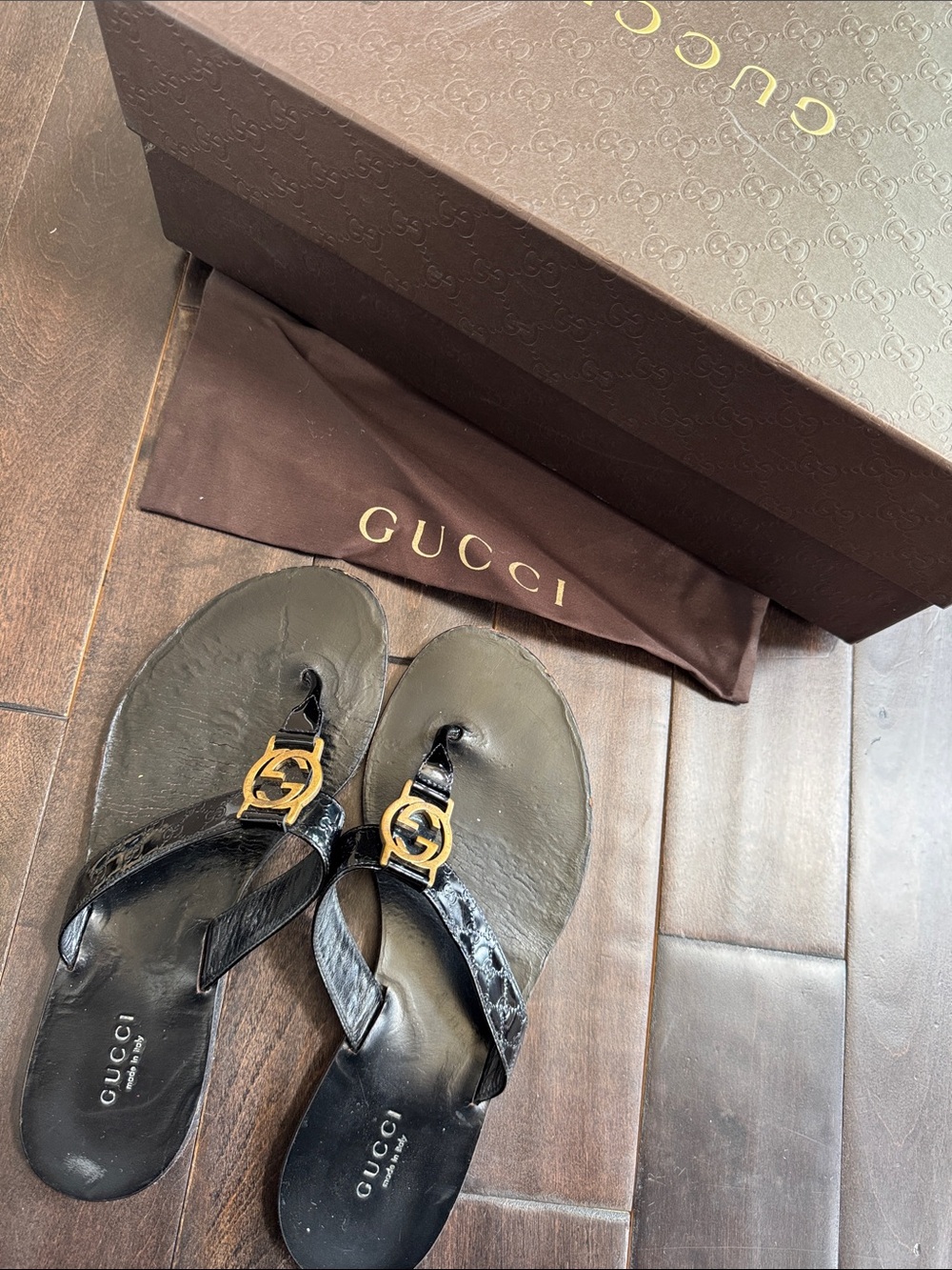 Gucci Black Patent Leather GG Thong Sandals Size 37